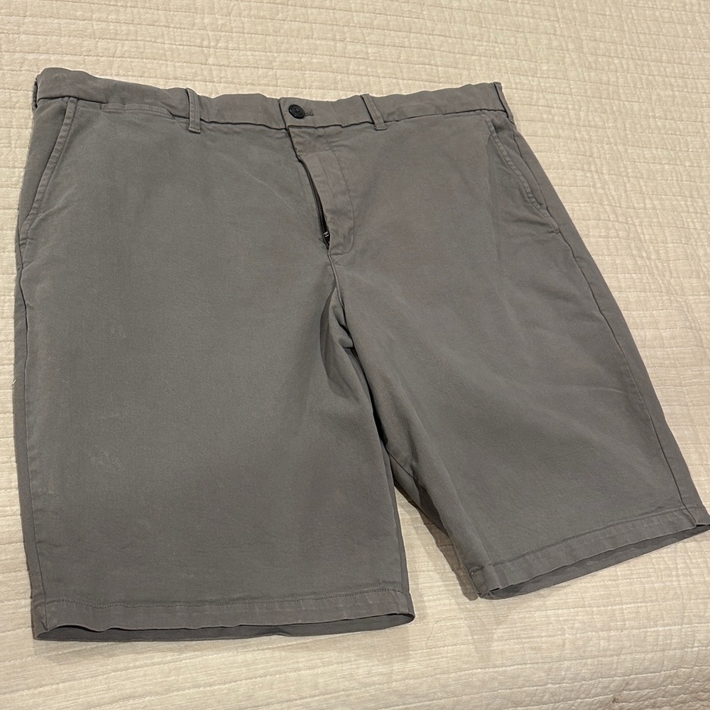 GAP Men's Charcoal Flat Front Shorts
